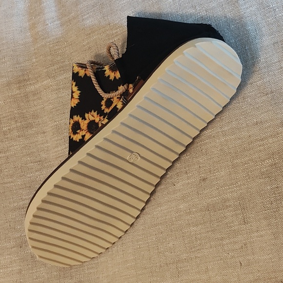 WOMEN: SUNFLOWER SLIP-ON SANDALS - Picture 11 of 14